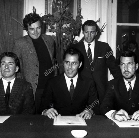 1967; Paris, au siège de la F.I.S.A., Dr. Andrew Ferguson, Jo Bonnier, Jean Pierre Beltoise et Jim Clark. 1967; Paris, au siège de la F.I.S.A., Dr. Andrew Ferguson, Jo Bonnier, Jean Pierre Beltoise et Jim Clark.
